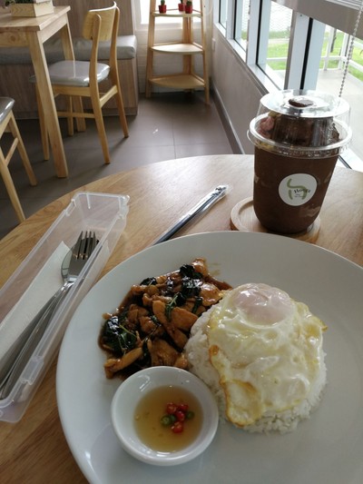 อาหาร หรือ เครื่องดื่ม