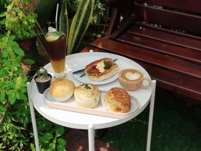 เมนูของร้าน กาแฟบางแก้ว บางแก้วก็ไม่ใช่กาแฟ (ฮาลาล)