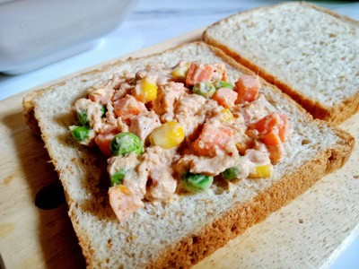 วิธีทำ แซนวิชทูน่าหม่าล่าสลัด