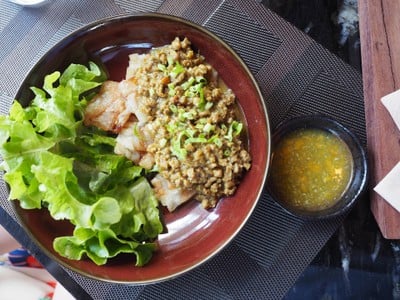 ก๋วยเตี๋ยวลูกชิ้นปลาหมูสับทรงเครื่อง