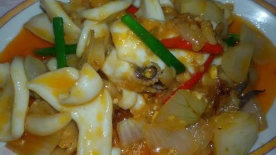 หมึกผัดไข่เค็ม