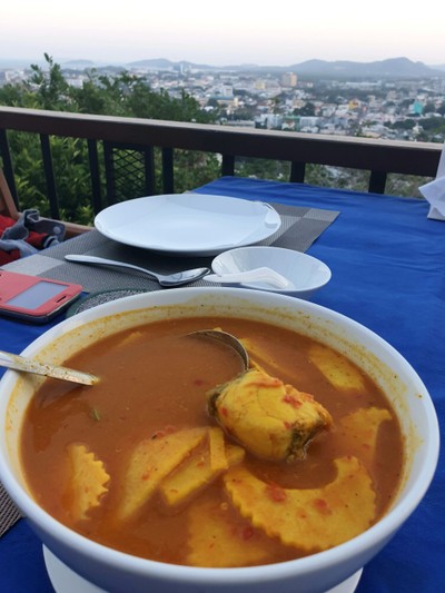 แกงส้มเนื้อปลา ยอดมะพร้าวอ่อน