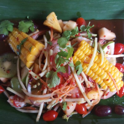 ยำผลไม้รวมกุ้งสุก