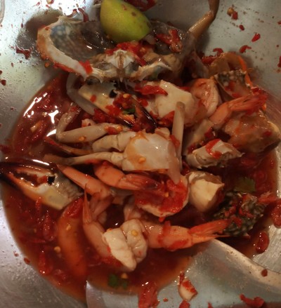 ยำปูม้ากุ้งสุก