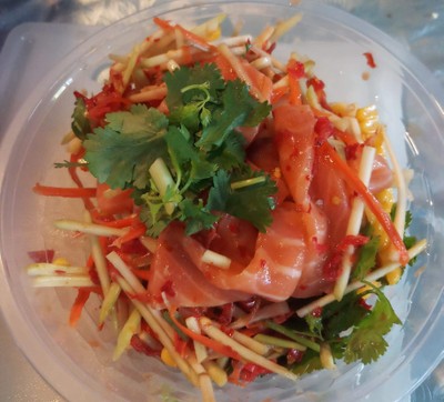 ยำปลาแซลมอน