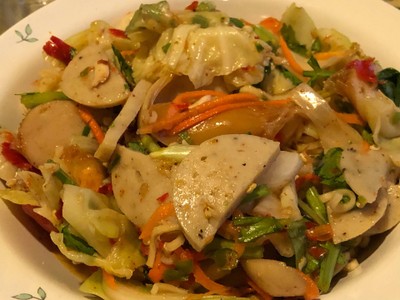 ยำมาม่าไส้กรอกหมูยอ