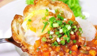 ข้าวไข่ดาวทรงเครื่อง