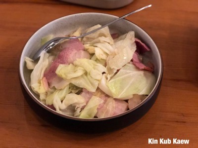 กระหล่ำปลีผัดเบคอน