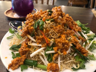 หมี่กรอบเบญจรงค์