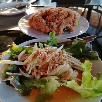 ยำ Salmon ฟู