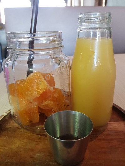 อาหาร หรือ เครื่องดื่ม