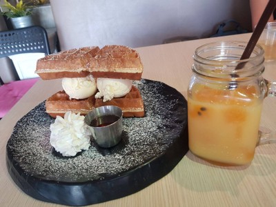 อาหาร หรือ เครื่องดื่ม