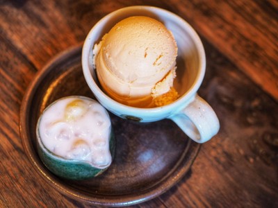 บัวลอยเผือกมะพร้าวน้ำหอม(ดอกไม้แครอท) ใส่แปะก๊วย และลูกชิด