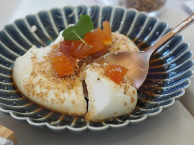 เต้าหู้ถั่วลิสงซอสมะตูม