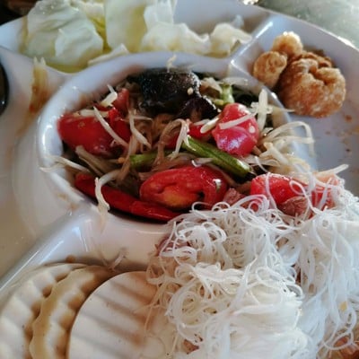 ส้มตำไทยถาด