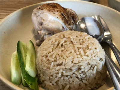 ข้าวมันไก่ เนื้อสะโพก + น้ำซุป