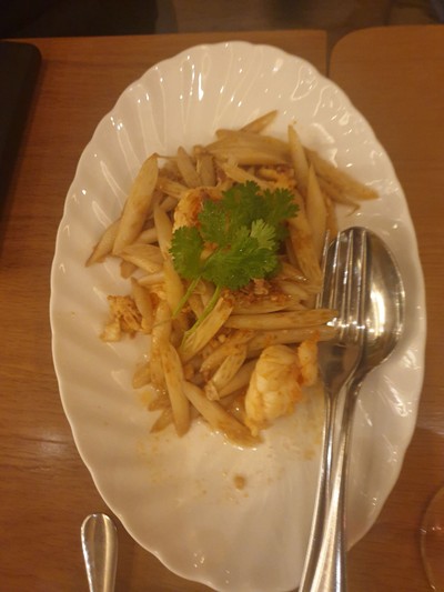กุ้งแม่น้ำผัดไหลบัว