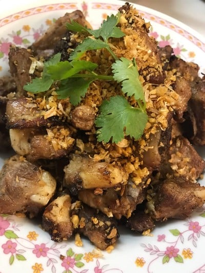 วิธีทำ ซี่โครงอ่อนทอดกระเทียมพริกไทย 