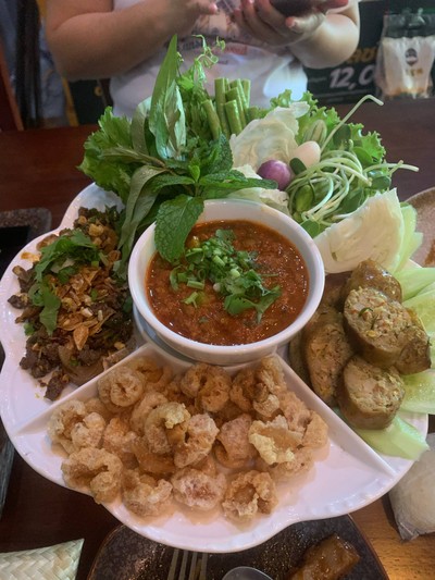 ชุดขันโตก