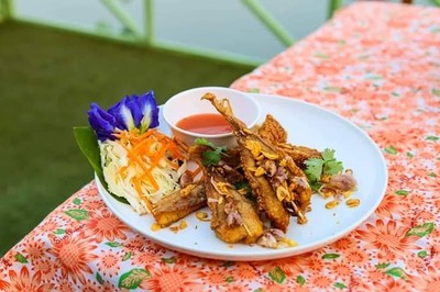 แพอาหารพันธ์ไม้สายน้ำ (Panmai Sainam) บางปลาม้า แพอาหารพันธ์ไม้สายน้ำ (Panmai Sainam) บางปลาม้า