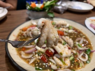 ยำปลาหมึกสาย