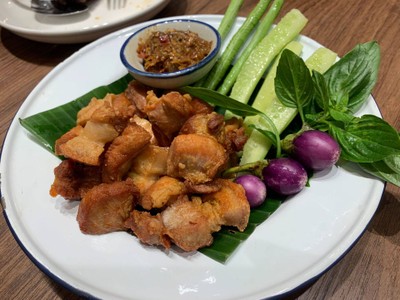 หมูสามชั้นทอดน้ำปลา+แจ่วปลาร้า