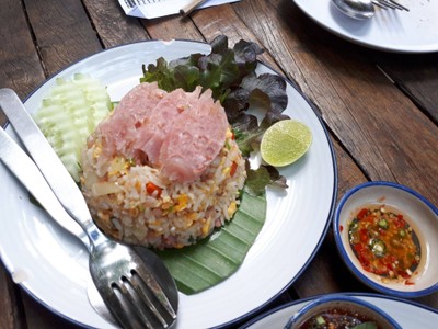 ข้าวผัดแหนม