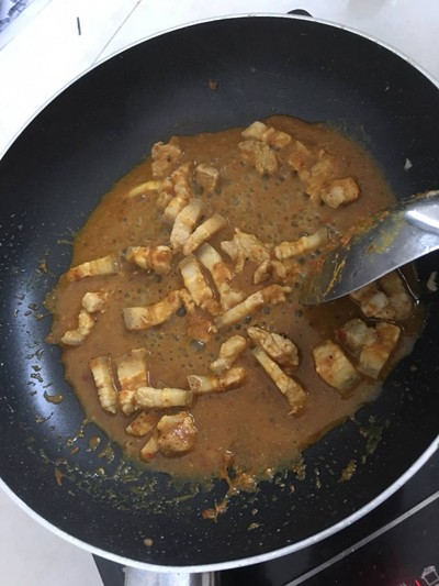 วิธีทำ ผัดเผ็ดหมูสะตอคะน้า วิธีทำ ผัดเผ็ดหมูสะตอคะน้า