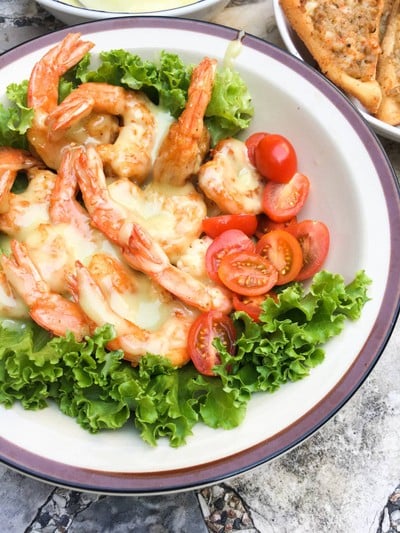 สลัดผักกาดแก้วกุ้งทอดวาซาบิ 