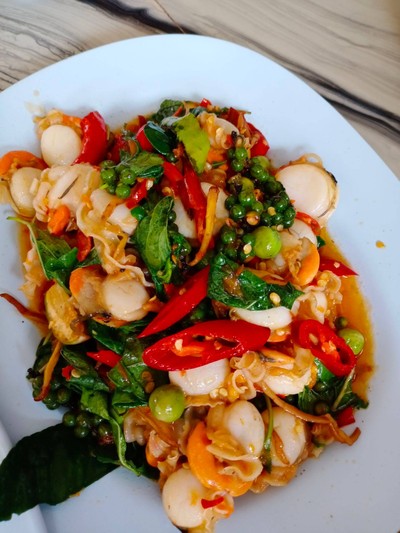 หอยเชลล์ผัดฉ่า