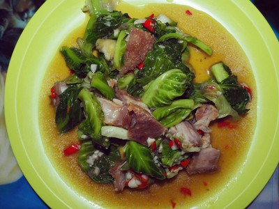 แขนงผัดหมูกรอบ