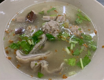 ข้าวต้มเป็ด เลือด หมูสับ และกระเพาะหมู