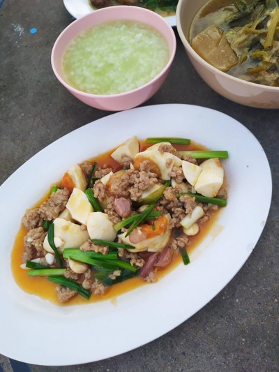 อาหาร หรือ เครื่องดื่ม