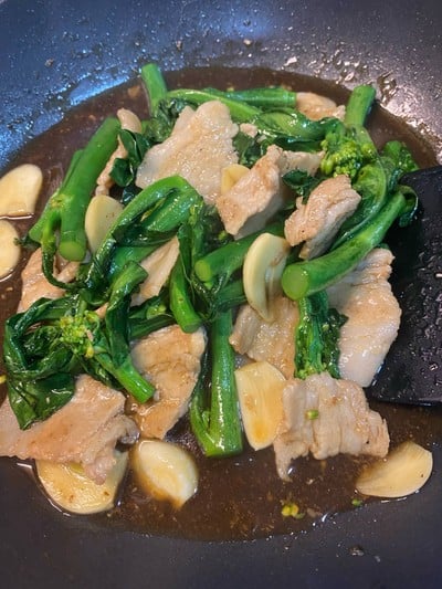 สูตร ผัดผักคะน้าฮองกงน้ำมันหอย พร้อมวิธีทำโดย Aiwaiw