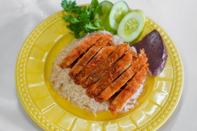 เมนูของร้าน ข้าวมันไก่เจ็กเม้งไก่สองสี สาขา ตรงข้าม ร.ร. สีตบุตรบำรุง ปทุมวัน