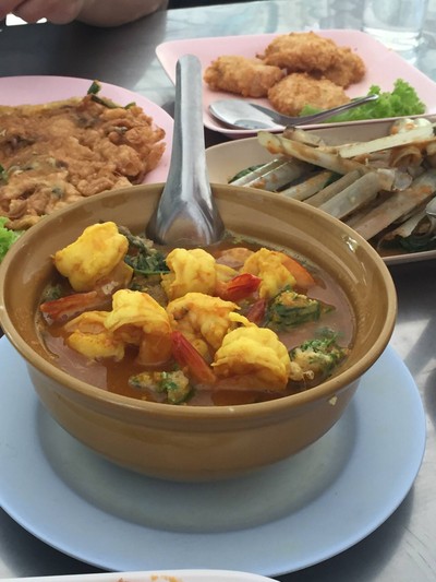 แกงส้มชะอมไข่