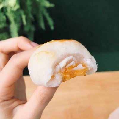 ขนมเปี๊ยะไข่เค็มลาวา