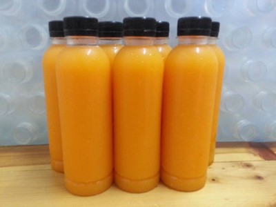 น้ำส้มโชกุนคั้นสดๆ รสชาดอร่อยต้องลองแล้วจะติดใจค่ะ ใช้ส้มโชกุนแท้ๆ 100% 