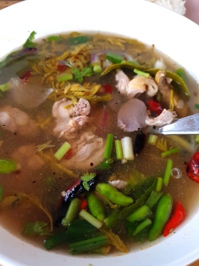 ต้มยำไก่ใบมะขามอ่อน