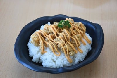 ข้าวไก่ทอดมายองเนสศรีราชา