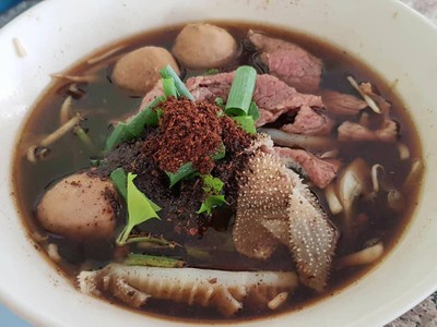 เมนูของร้าน ก๋วยเตี๋ยวเนื้อวัวรสเยี่ยม ถนนมูลเมือง