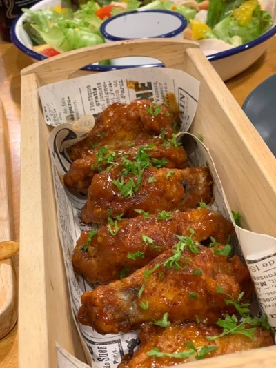 ปีกไก่คลุกซอสโฮมเมด