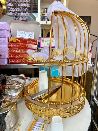 ขนมเปี๊ยะ ชิมฟรี พร้อมชาเก๊กฮวย