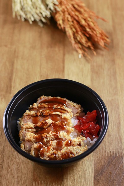 เมนู combination ที่เราสร้างสรรค์จากความชื่นชอบทั้งคอหมู และอาหารญี่ปุ่น