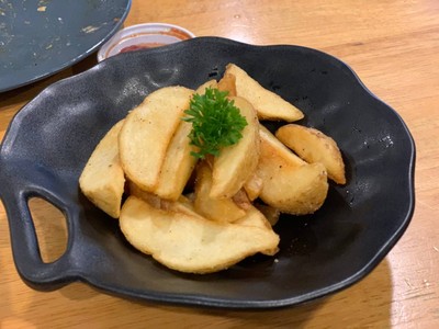 มันฝรั่งทอดทั้งเปลือก