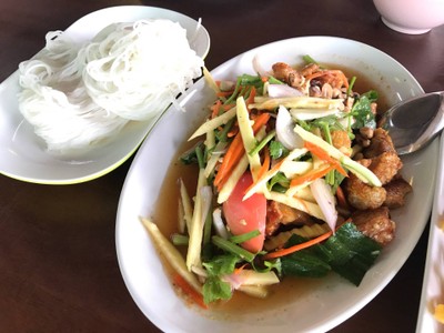 ยำหมูกรอบ