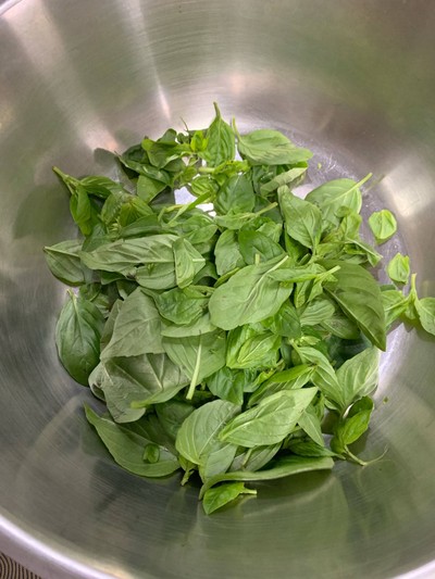 วิธีทำ Pesto Sauce วิธีทำ Pesto Sauce