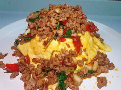 ข้าวกระเพราหมูสับไข่ข้น