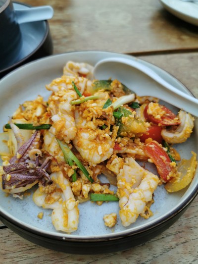 ปลาหมึกผัดไข่เค็ม