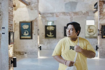 มองไปมา ไม่มีป้ายห้ามถ่ายภาพข้างในนี้นะ เผลอไปอย่าให้เสีย